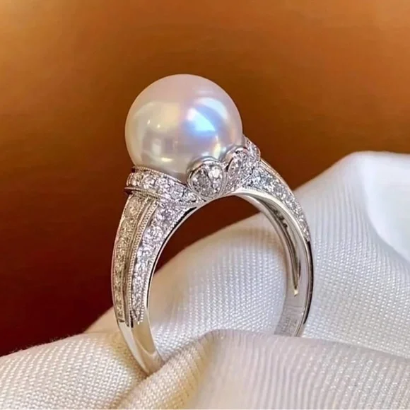 Elegant Silver Pearl Ring - Picture 3 of 3